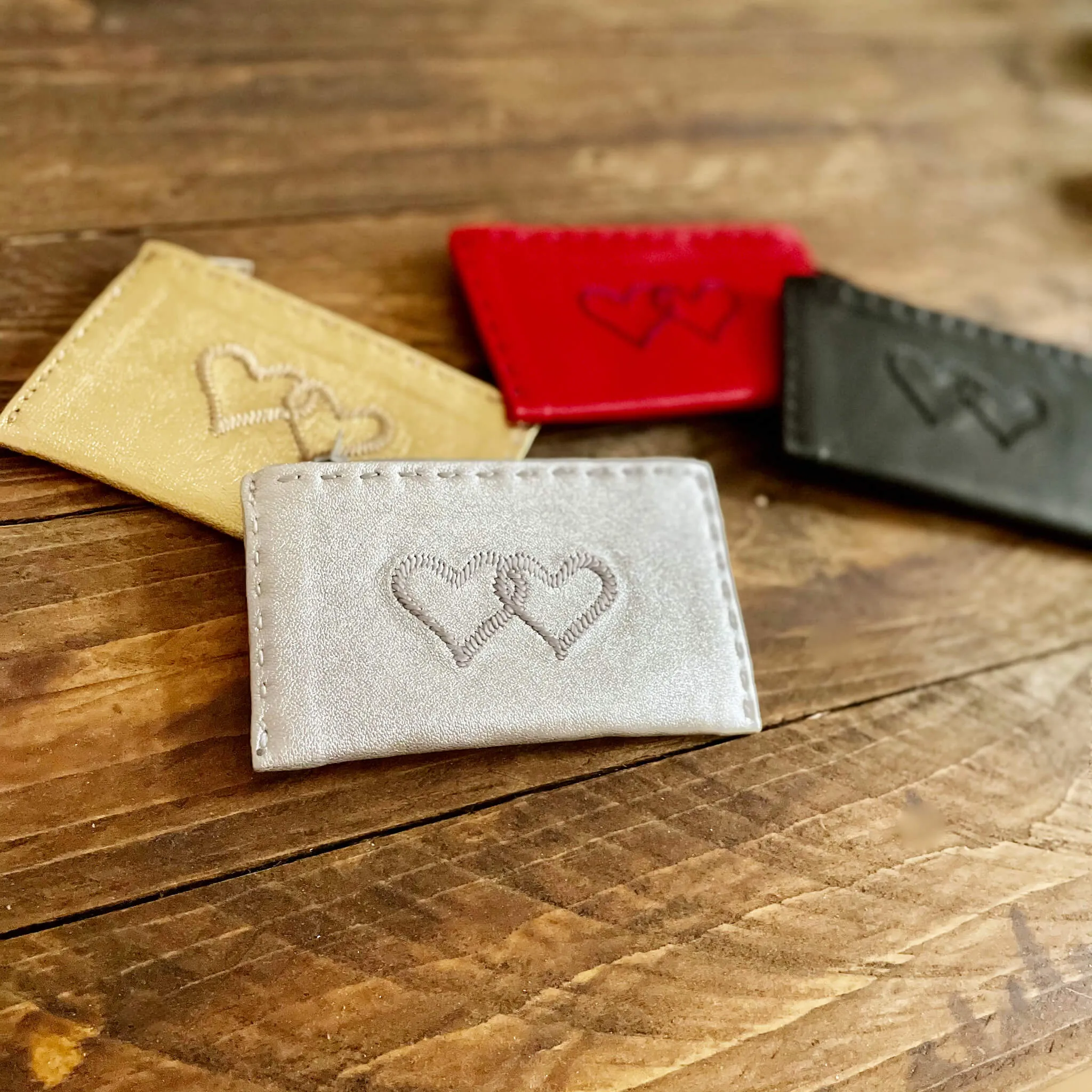 Embroidered Leather Coin Wallet *Love Edition* in Silver