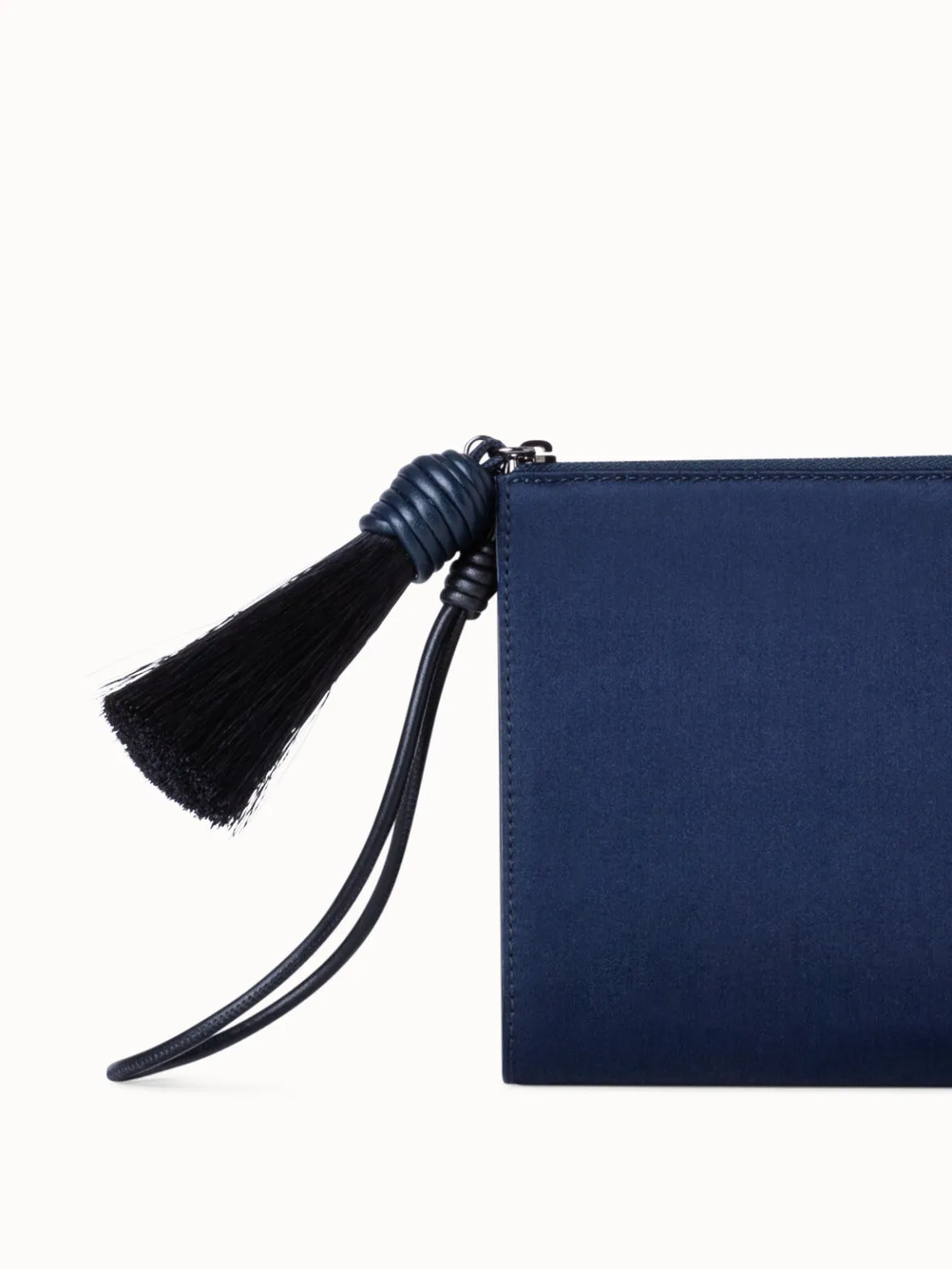 Tassel Pouch aus Satinstoff